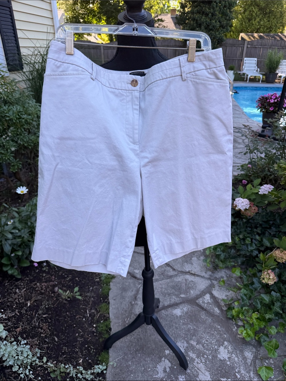 Talbots The Perfect Short Bermuda Shorts Size 14 Light Beige Khaki